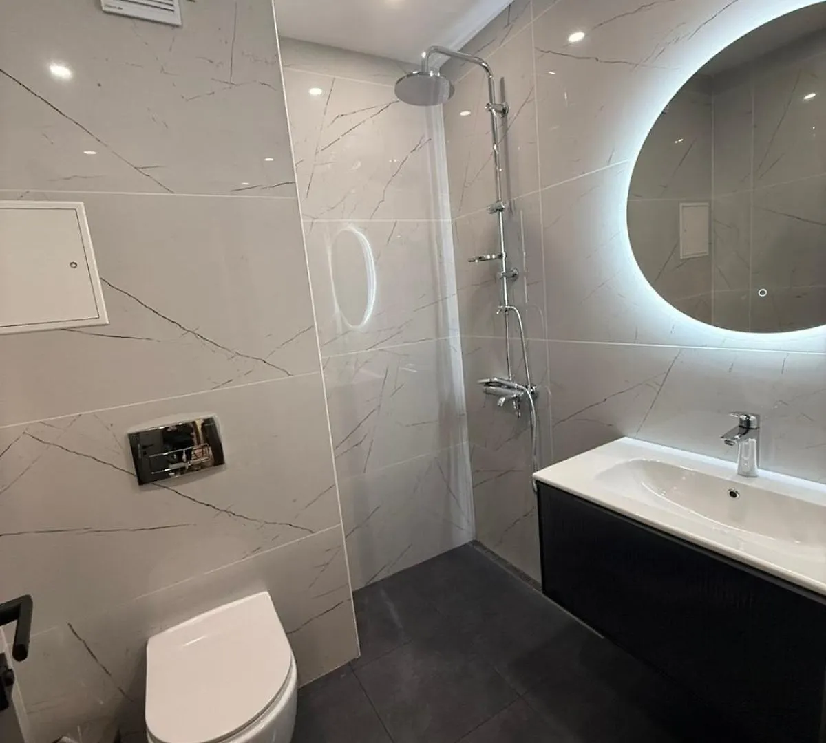 Brand-New 2 Bedroom Apartment In Central Sofia With Free Private Parking