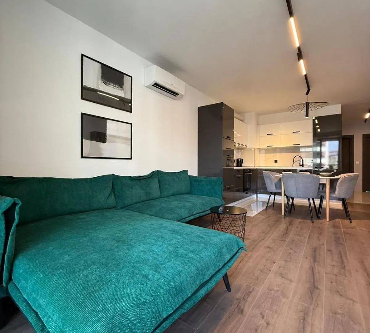 Brand-New 2 Bedroom Apartment In Central Sofia With Free Private Parking