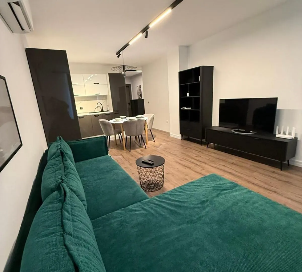 Brand-New 2 Bedroom Apartment In Central Sofia With Free Private Parking 0*,  Bułgaria